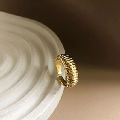 Twirling Twist Ring