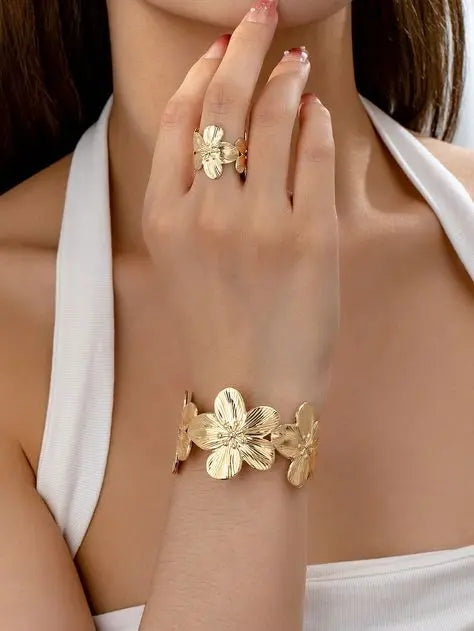Chic Flower Hand Cuff
