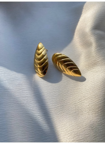 Leaf Shape Earrings - Gold Plated
